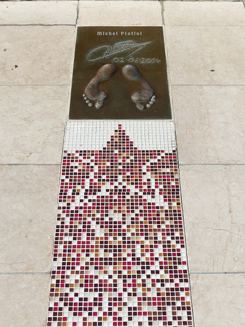 且充满威胁 且充满威胁